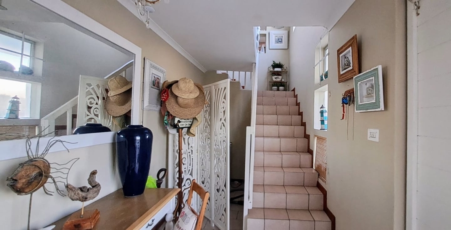 To Let 5 Bedroom Property for Rent in Vermont Western Cape